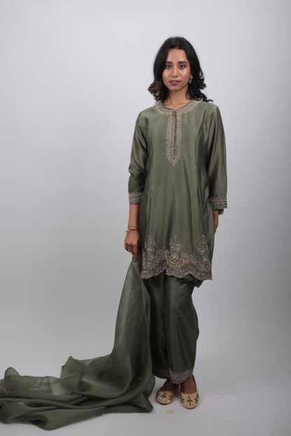 Zoya Embroidered Kurta Set