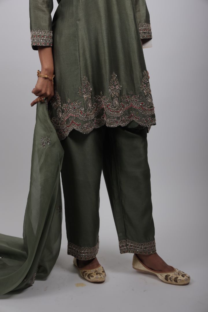 Zoya Embroidered Kurta Set