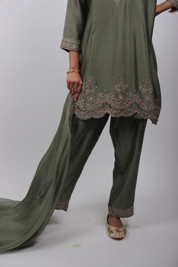 Zoya Embroidered Kurta Set